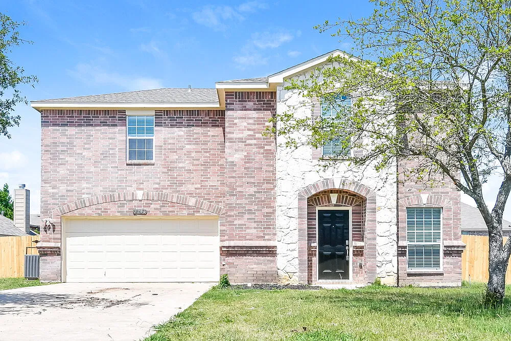 4 bed, 2.5 bath, 1972 sqft, $2,315 — Photo 1