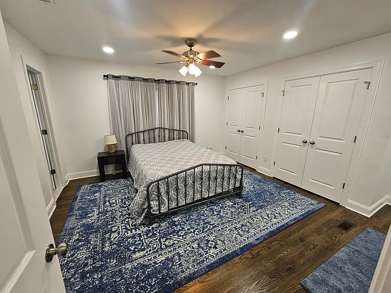 2402 Parkers Ln — Photo 2