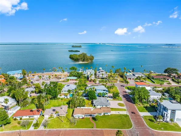 1794 Santa Barbara Dr, Dunedin, FL 34698