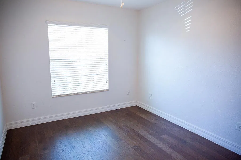 10324 Barberry Ln — Photo 3