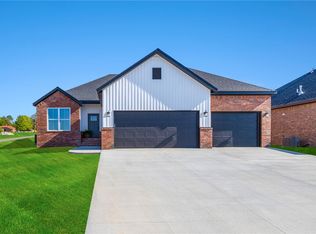 842 Round Top St, Prairie Grove, AR 72753