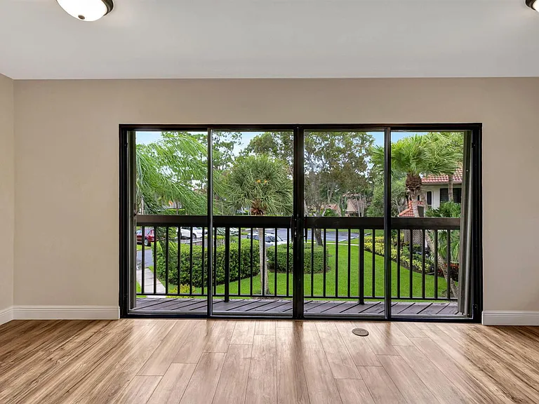 1109 Duncan Cir #201 — Photo 6
