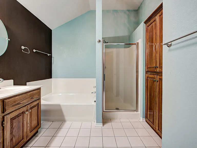 2912 Edinburg Dr — Photo 29
