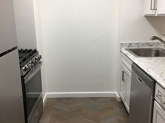 5th image of 401 E 89th St APT 18C