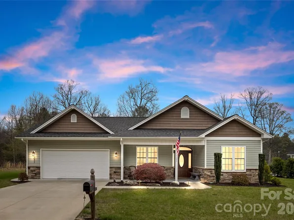 1123 King George Ct NE, Lenoir, NC 28645