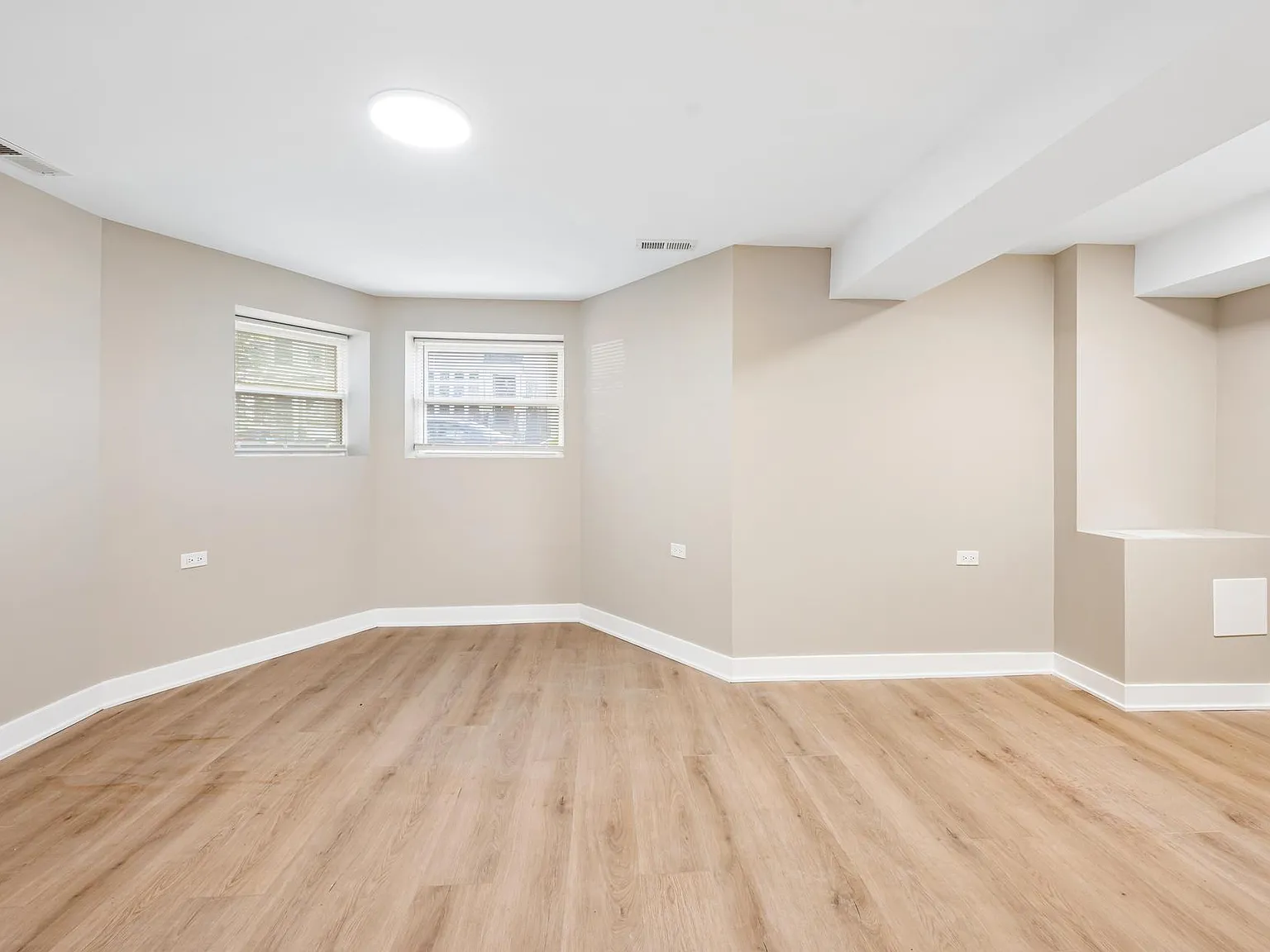 2 bed, 1.0 bath, $2,995 — Photo 3