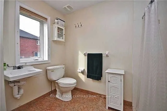 612 Caldwell Cres — Photo 8