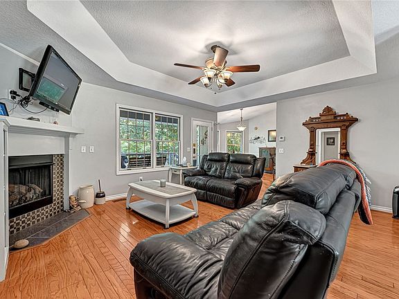 4th image of 11 Redwick Cir