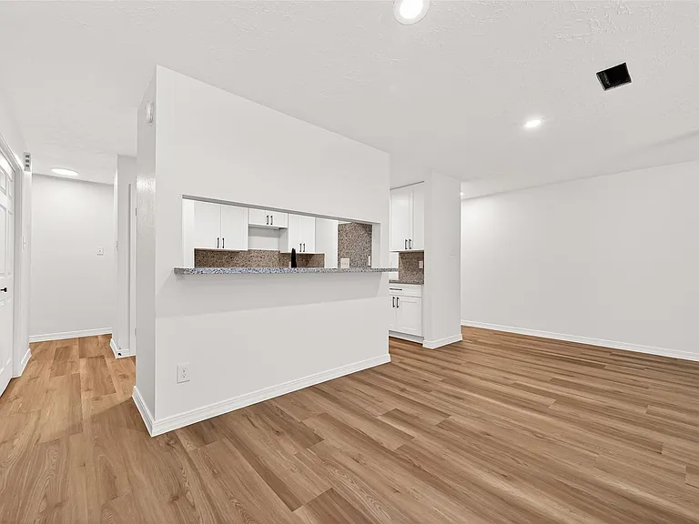 2334 Autumn Springs Ln — Photo 9