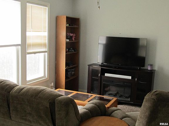 5th image of 1835 Cody St