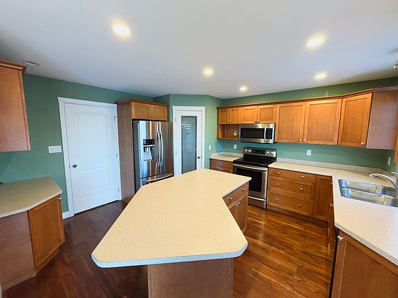 4th image of 46441 Fetterly Pl #A