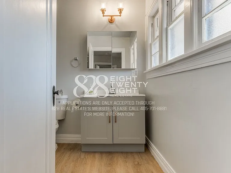 241 Emelyn St — Photo 11