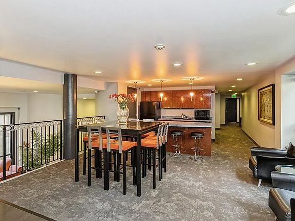3rd image of 323 Queen Anne Ave N APT 616