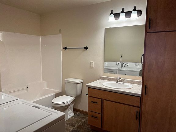 5th image of 1321-1323 Peps Dr #4