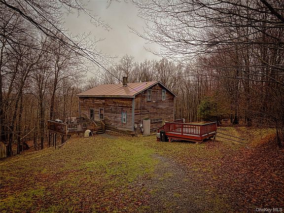 3rd image of 118 Whispering Pines Road