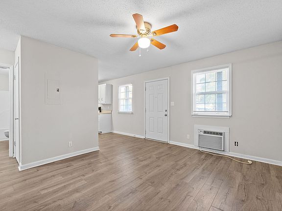 5th image of 304 Chapel St APT B