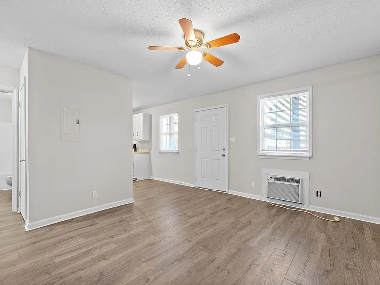 2 Bedroom Pet Friendly Apartment For Rent Near APSU! — Photo 5
