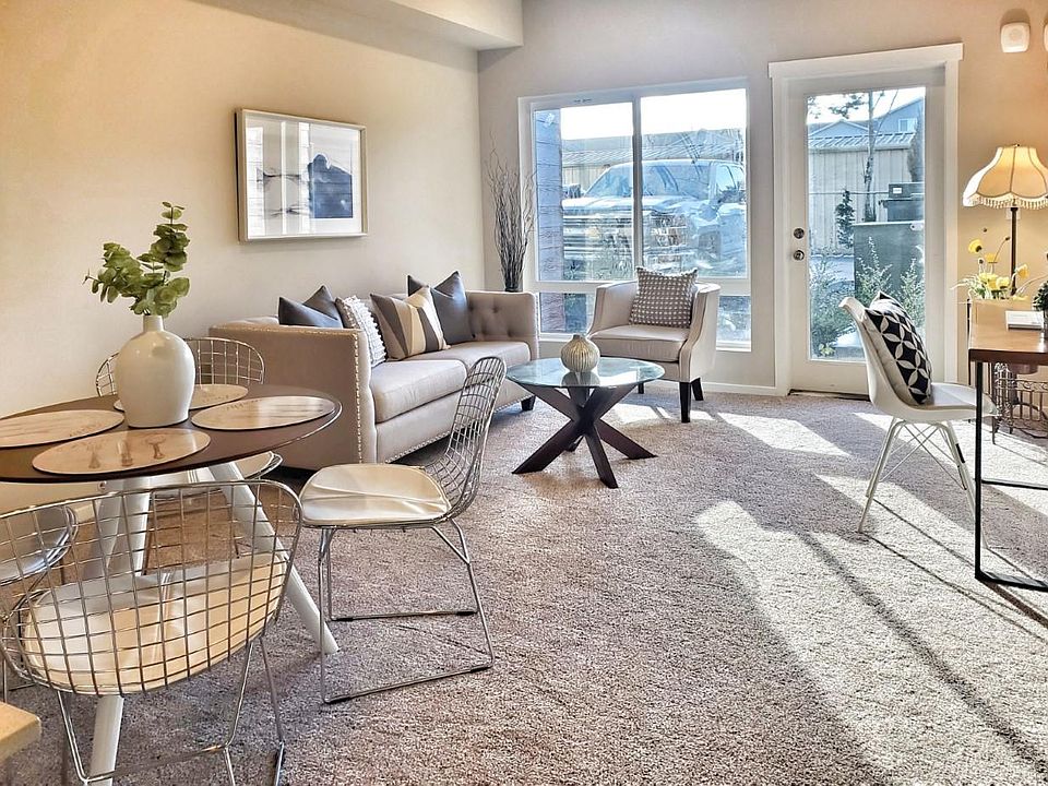1st image of 10111 9th Ave W #101