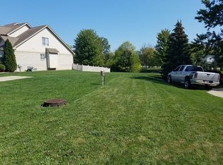 26973 Pepperwood Dr, Woodhaven, MI 48183