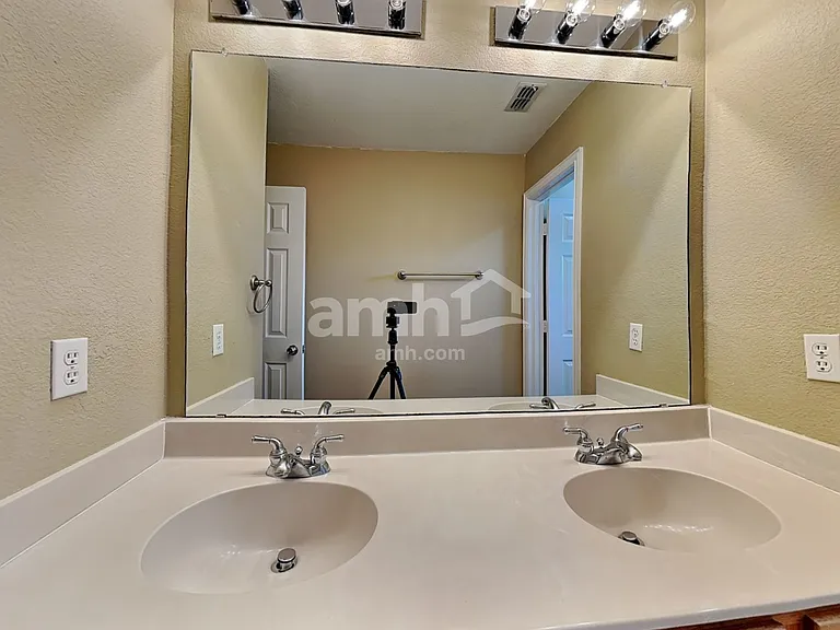 6801 Essex Dr — Photo 18