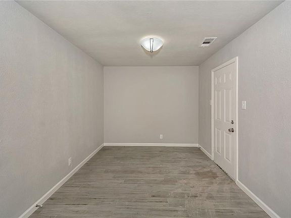 5th image of 3605 Larry Ave