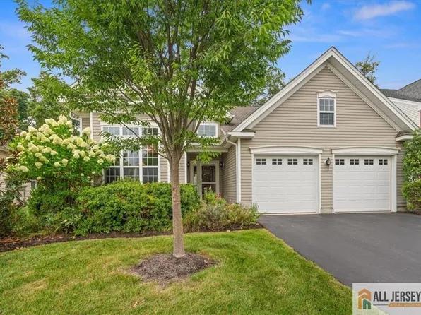 14 Hardwick Dr S, Kendall Park, NJ 08824