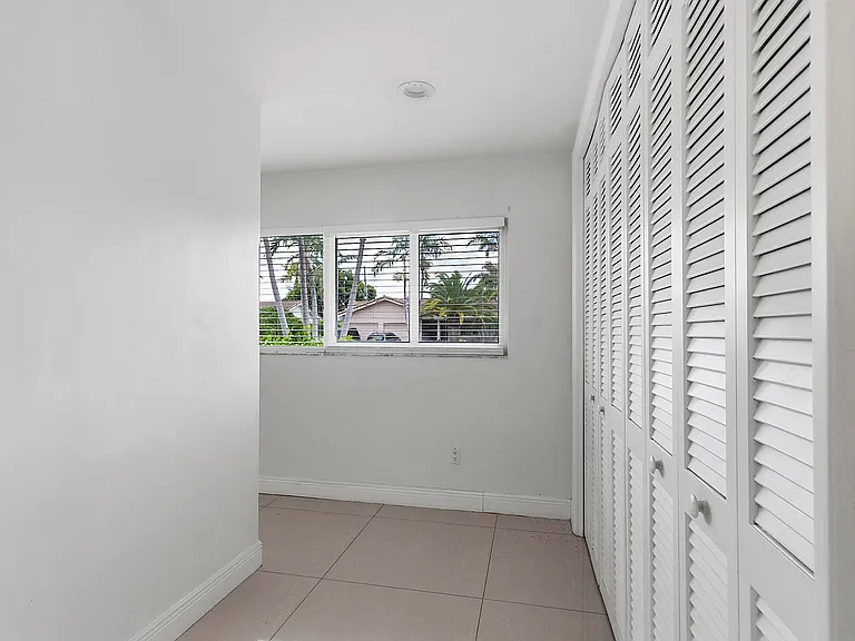 2910 NE 40th Ct — Photo 34