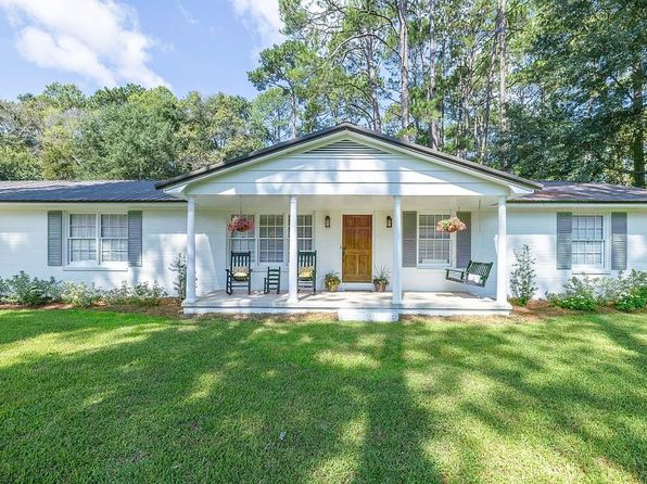 115 Lakeside Dr