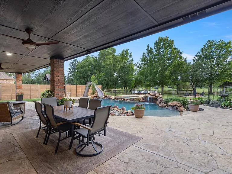 1504 Brook Ln — Photo 33