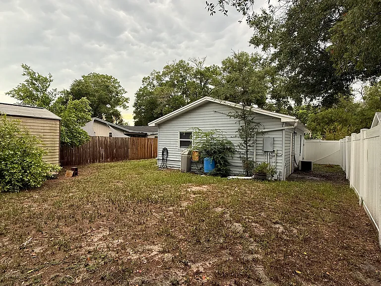 1314 W Rambla St — Photo 15