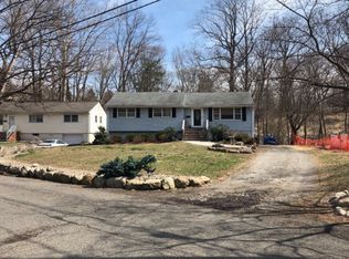 76 Roosevelt Blvd, Oakland, NJ 07436