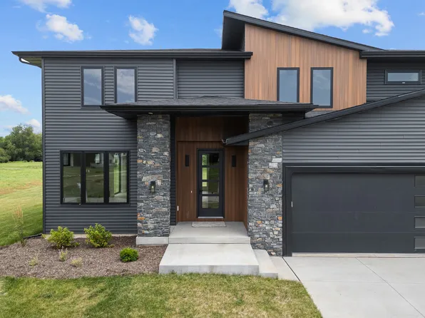 383 Madison Dr, Riverdale, IA 52722