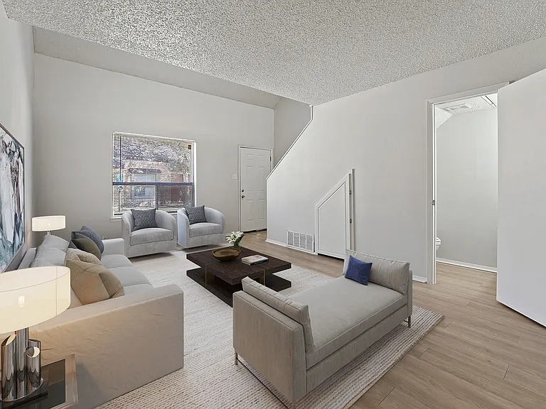 Olivo Square Apartments — Photo 18