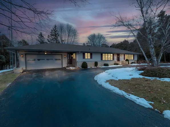 N2370 Lakeshore Rd, Kewaunee, WI 54216