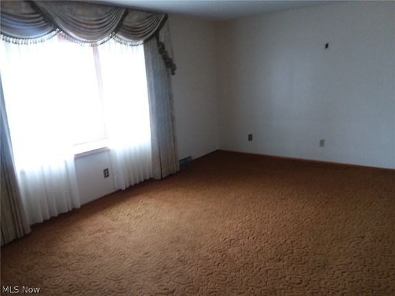5th image of 135 Paulman Cir