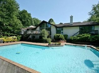 529 Centre Island Rd, Oyster Bay, NY 11771