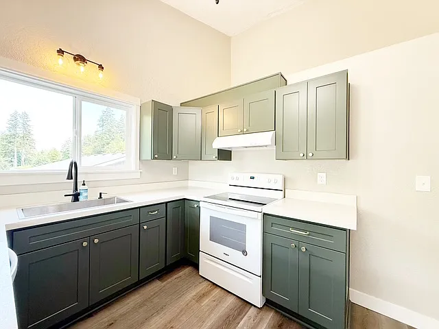 523 S Constitution Ave #B — Photo 7