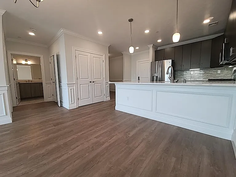 320 Middlesex Ave #B303 — Photo 7
