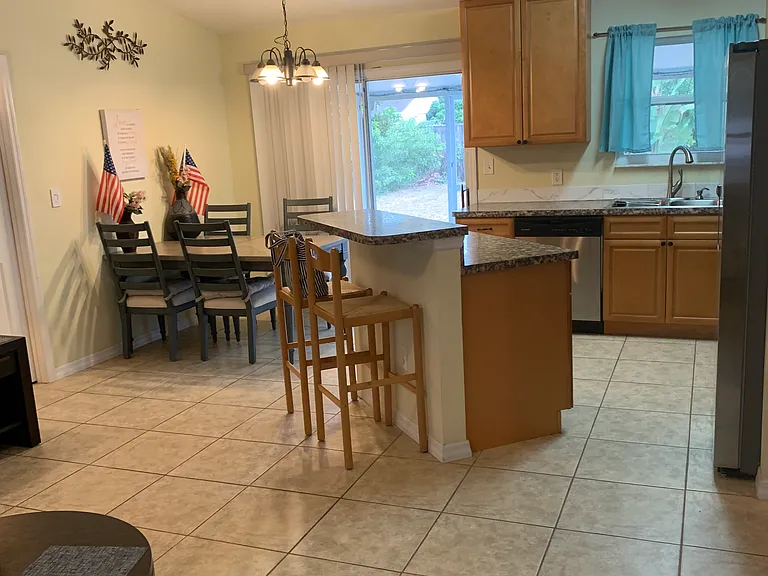 761 Azure Ave NE — Photo 4
