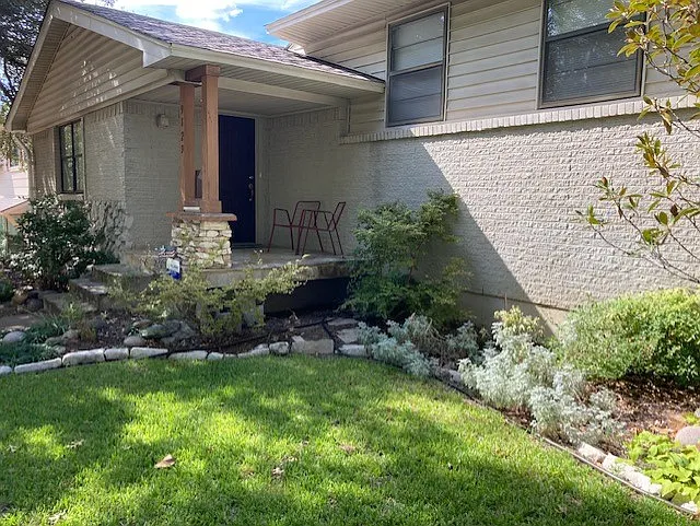 9829 Estate Ln
