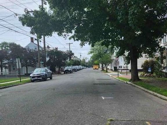 Exterior Neighborhood (street photo)