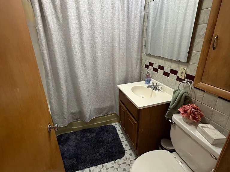 2231 E Bennett Ave — Photo 9