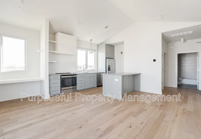 934 Hangar Dr #9 — Photo 7