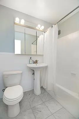 Sold by Manhattan Boutique Real Estate | media 8