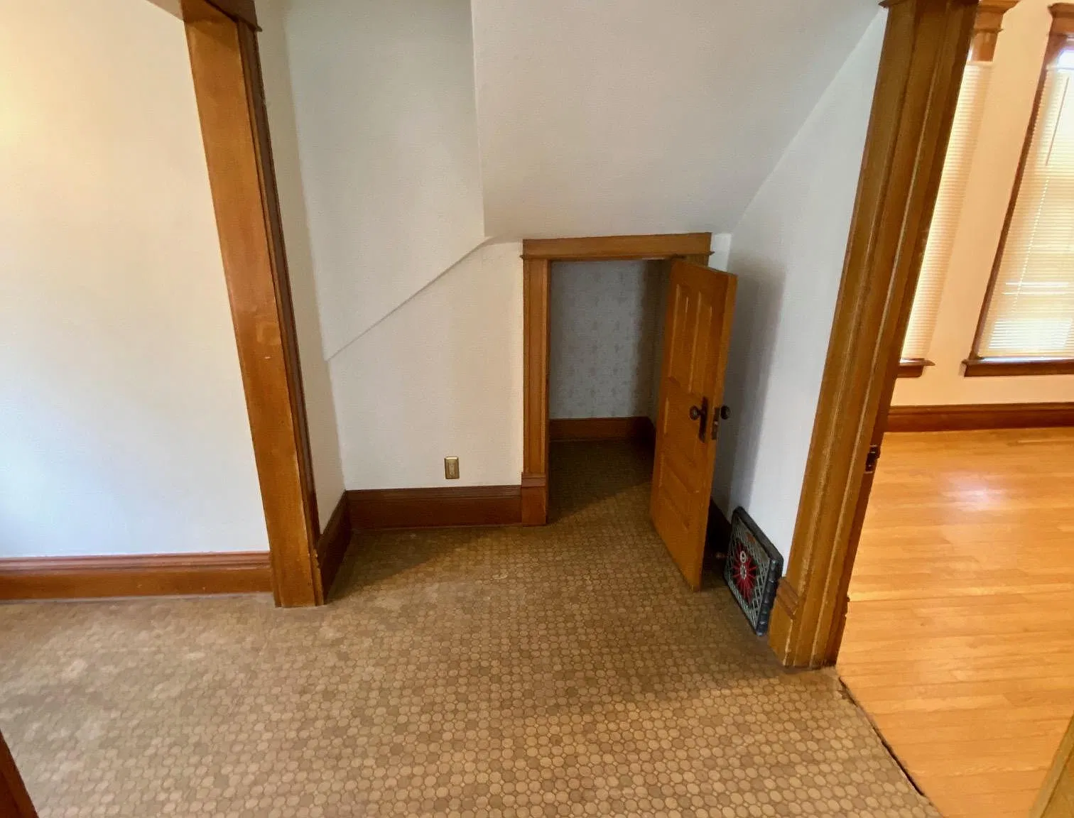 2 bed, $1,000 — Photo 2