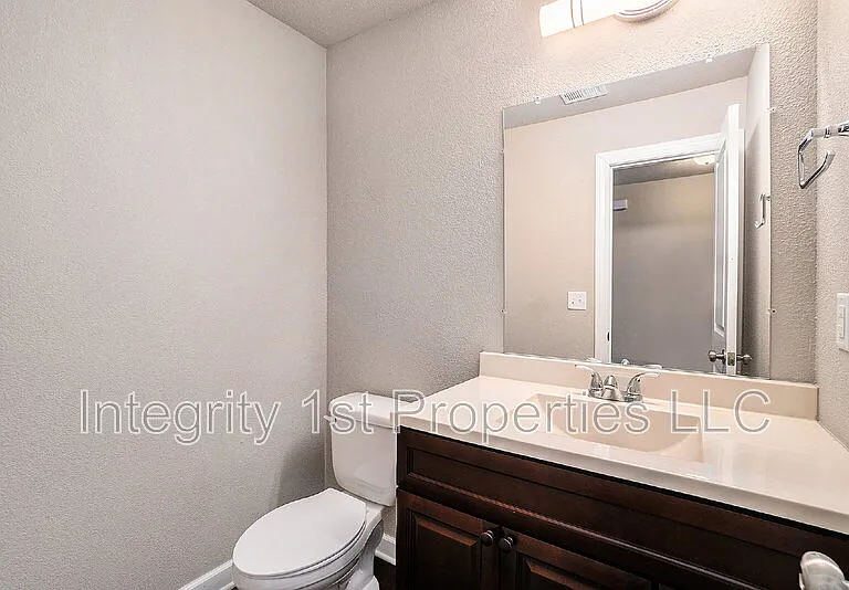 6303 NE 44th St — Photo 10
