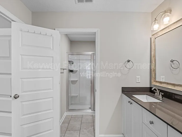 1043 Linsmore Ave — Photo 13