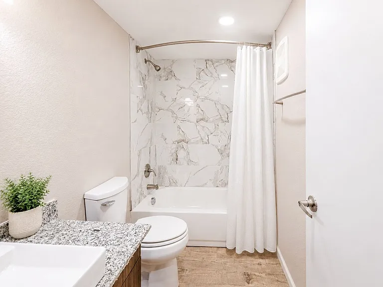 Alma Apartments — Photo 43