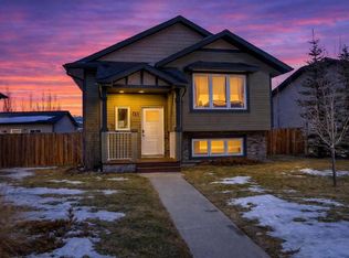 48 NE Hawthorn Way, Olds, AB T4H1X7
