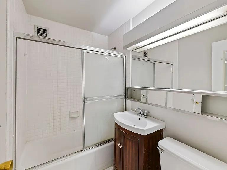 1021 Arlington Blvd #914 — Photo 4